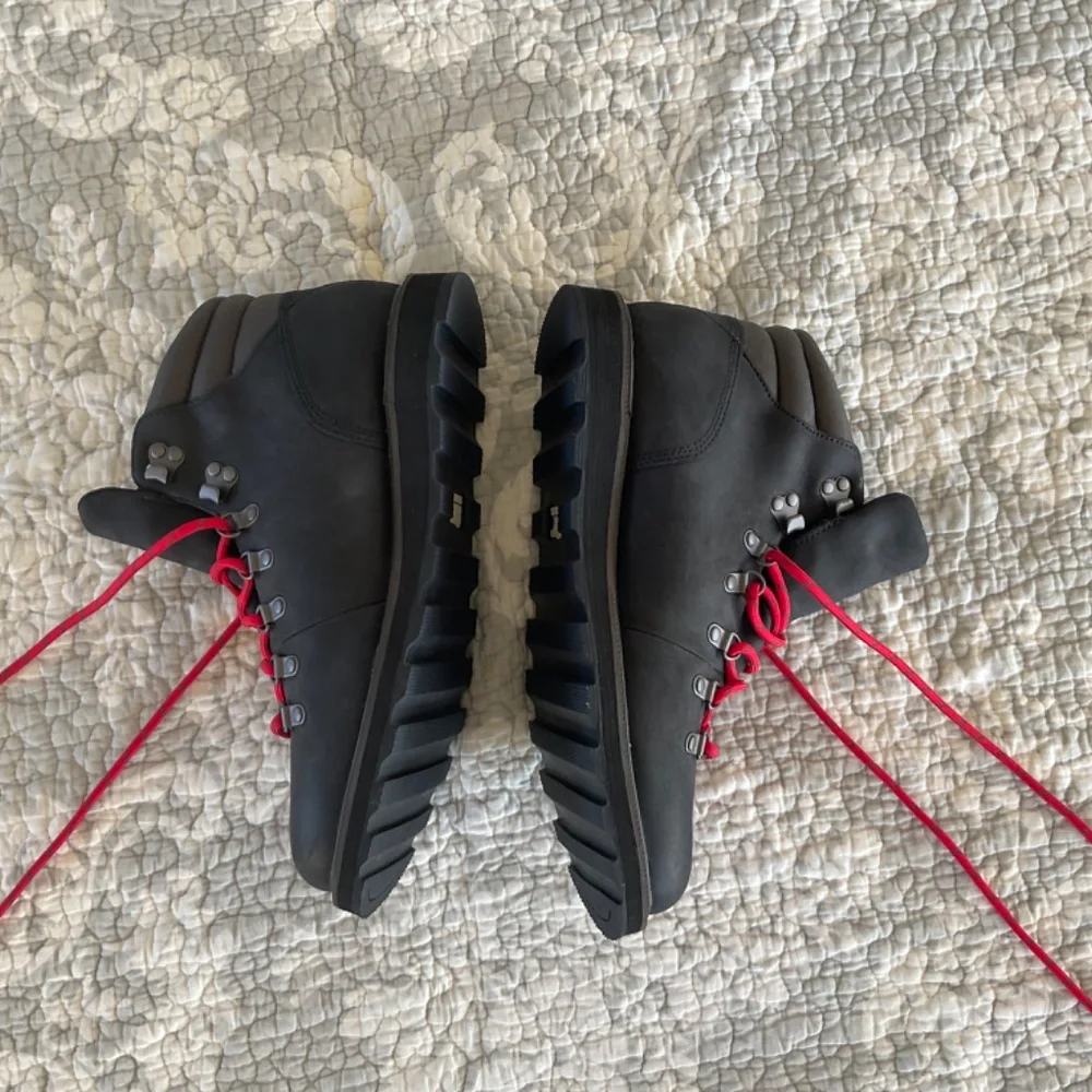 Sorel features proper